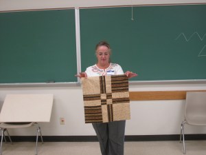 Displays a modern design. YAHOO Vicky!